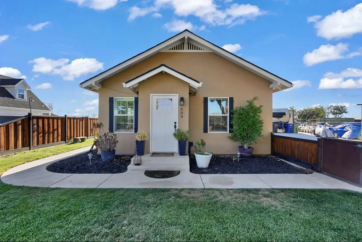 609 E Keyes Road, Ceres, CA 95307 - #1