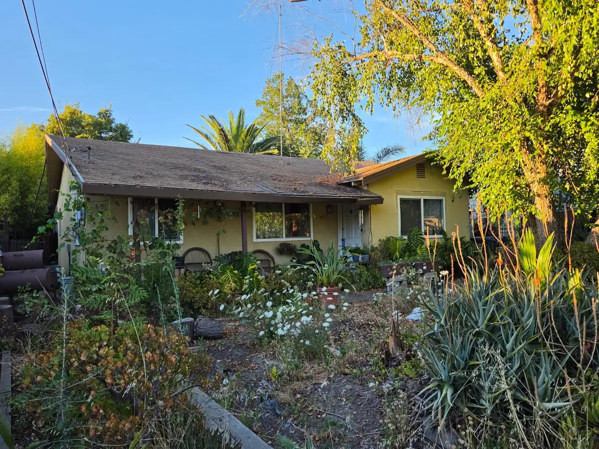 977 Alamos Avenue, Sacramento, CA 95815 - #1