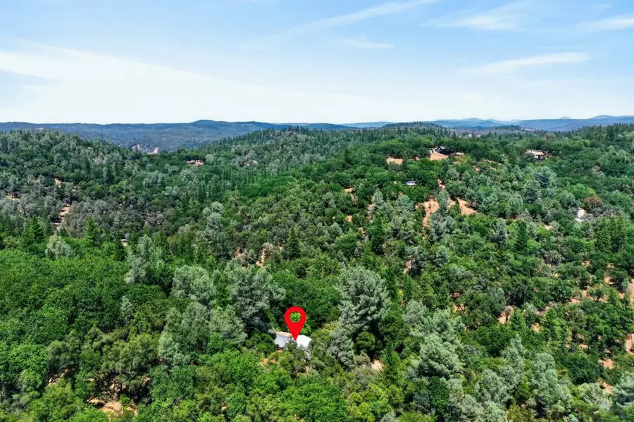 19221 Wolf Creek Road, Grass Valley, CA 95949 - #2