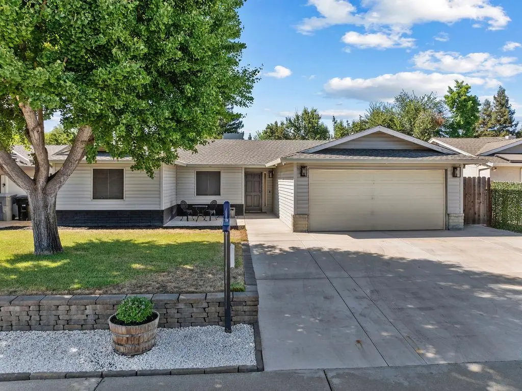 1348 E D Street, Oakdale, CA 95361 - #1