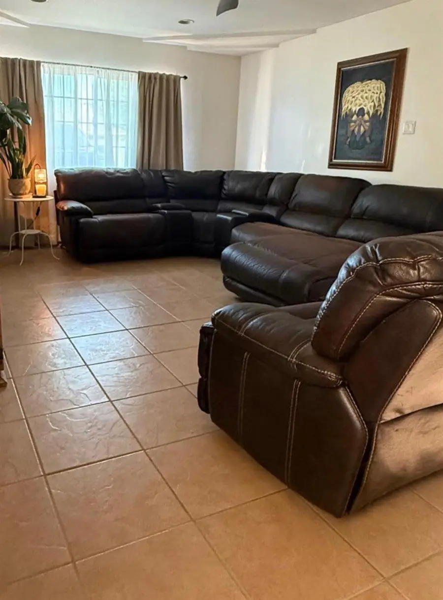 1408 Youngs Avenue, Sacramento, CA 95838 - #3