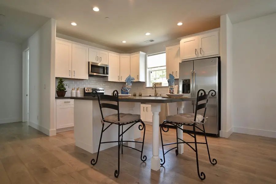 2728 37 Street, Sacramento, CA 95817 - #3