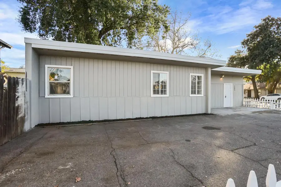 702 E Oak Street, Stockton, CA 95202 - #3