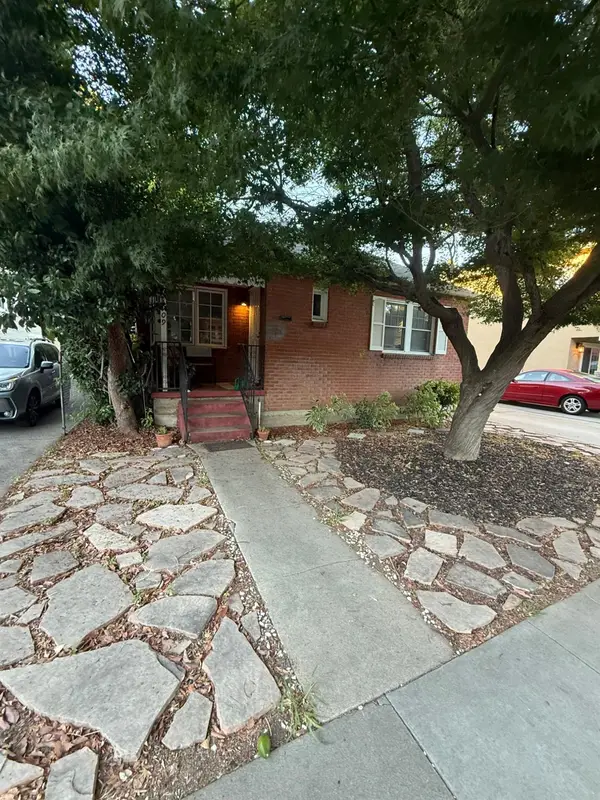 909 9th Avenue, Sacramento, CA 95818
