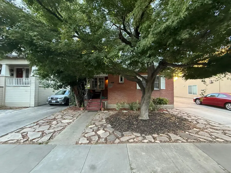 909 9th Avenue, Sacramento, CA 95818 - #2