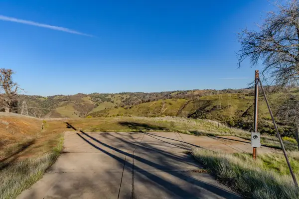 858 Candy Circle, Mokelumne Hill, CA 95245