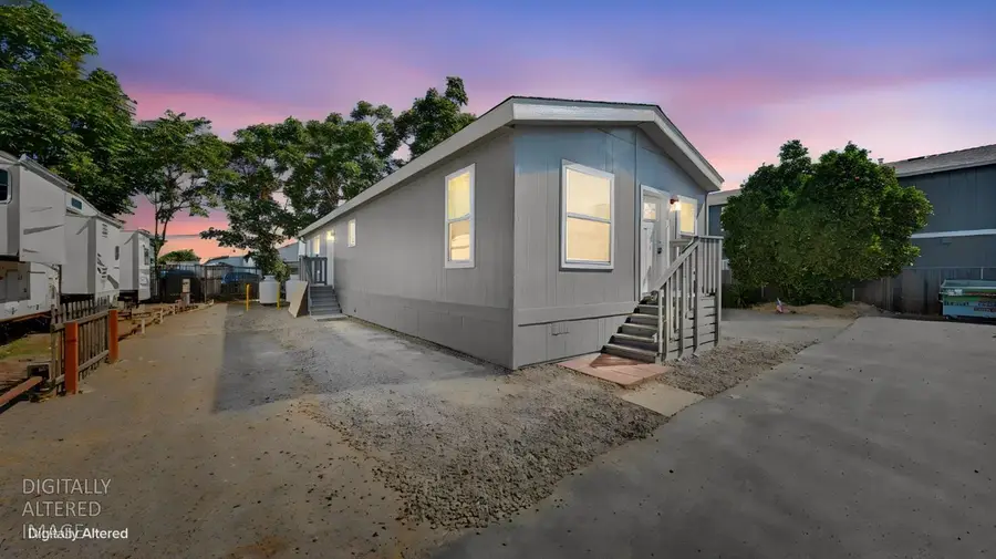 927 E F Street #14, Oakdale, CA 95361 - #2