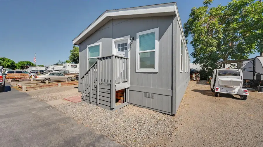 927 E F Street #14, Oakdale, CA 95361 - #3