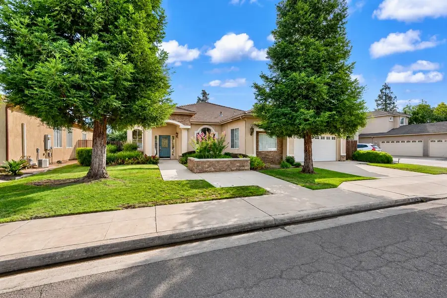 9514 N Larkspur Avenue, Fresno, CA 93720 - #2