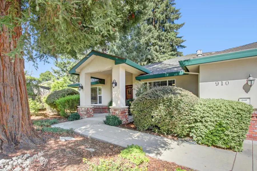 910 Carol Ann Court, Roseville, CA 95661 - #2