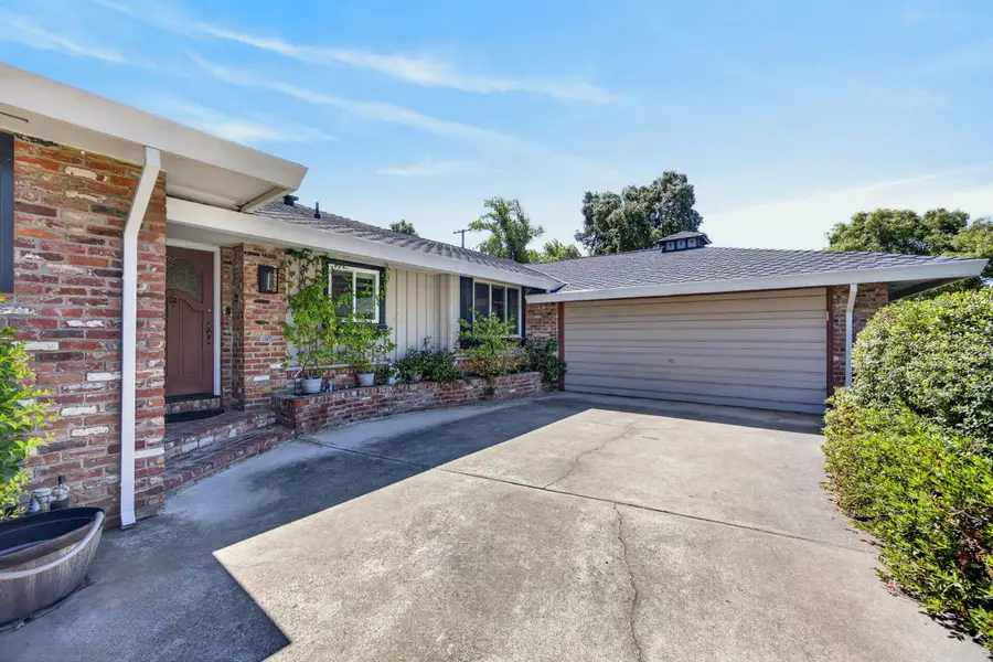 6131 Holstein Way, Sacramento, CA 95831 - #2