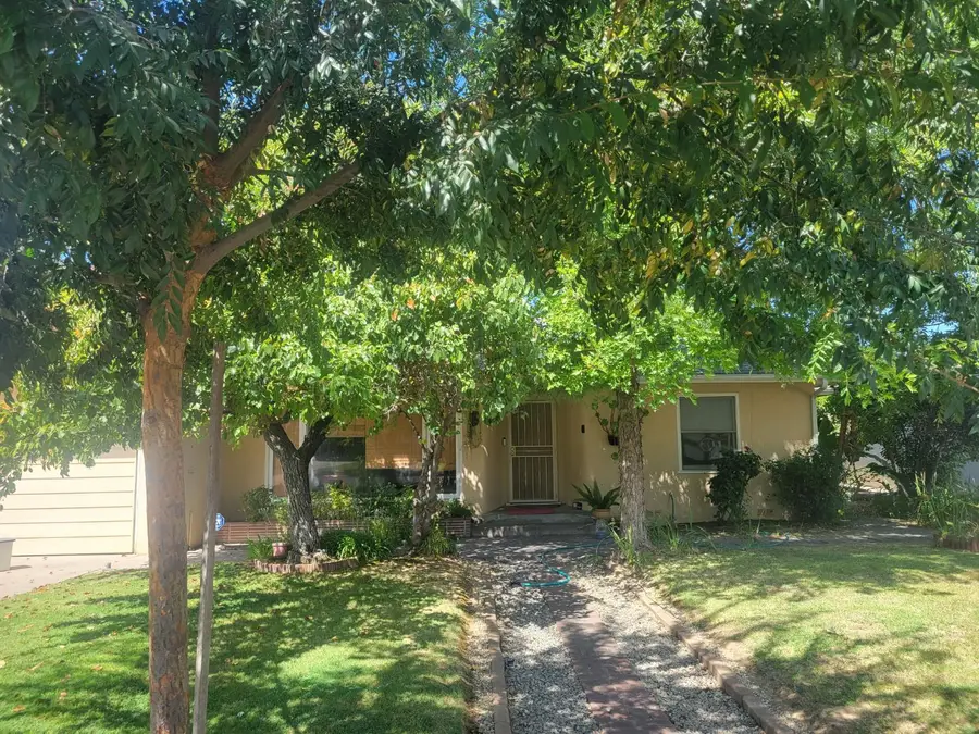514 Fairview Avenue, Madera, CA 93637 - #2