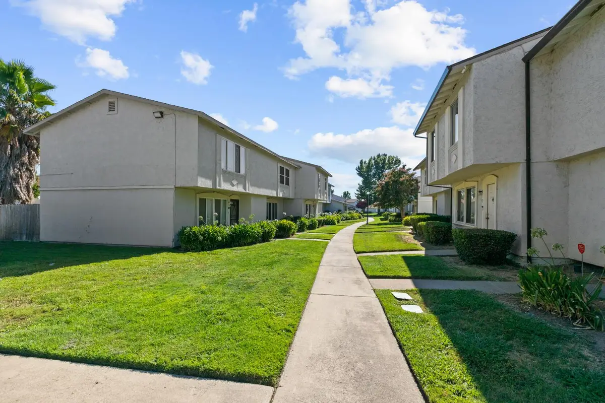 7706 La Mancha Way, Sacramento, CA 95823 - #1