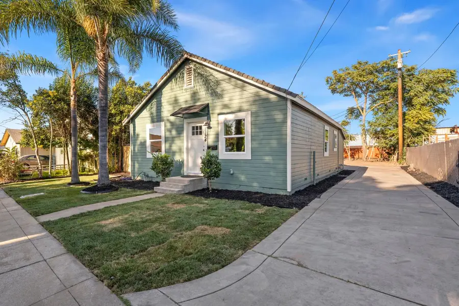 1124 S Sacramento Street, Lodi, CA 95240 - #2