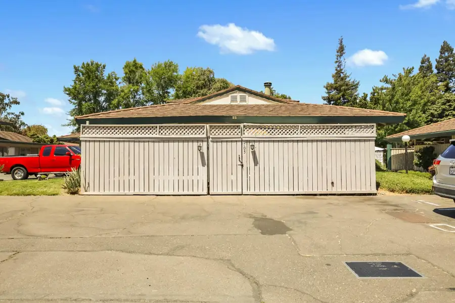 705 Roundtree Court, Sacramento, CA 95831 - #2