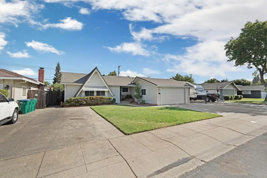 870 Bel Air Court, Lodi, CA 95240 - #2