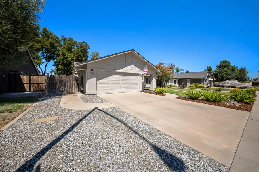 1913 Fox Glen Drive, Hughson, CA 95326 - #2