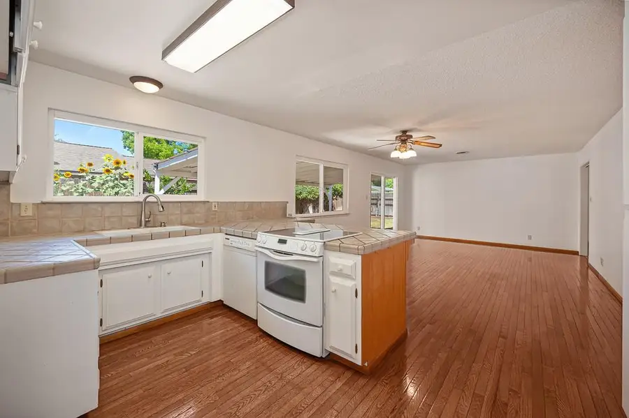 9700 Parktree Way, Elk Grove, CA 95624 - #2