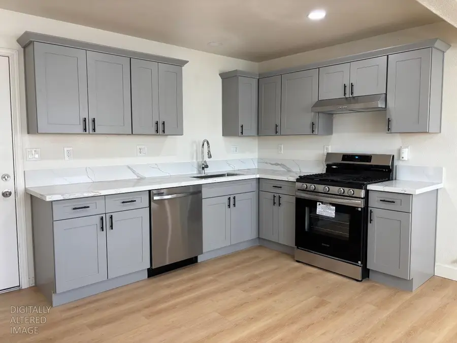1060 Roanoke Avenue, Sacramento, CA 95838 - #2