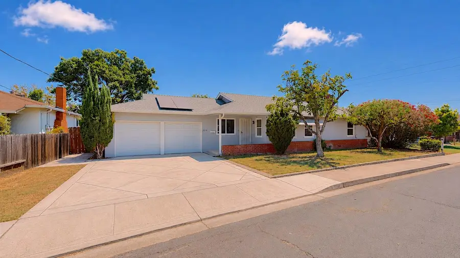 324 Sycamore Avenue, Manteca, CA 95336 - #2