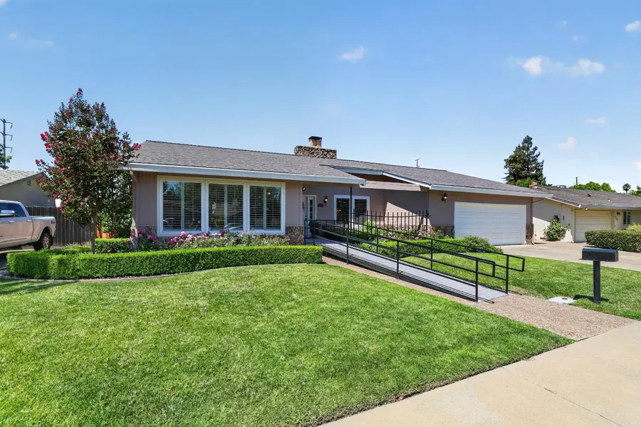1742 Woodside Drive, Woodland, CA 95695 - #3