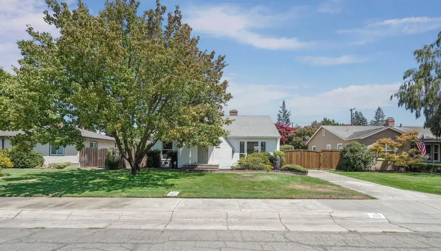 206 S Fairmont Avenue, Lodi, CA 95240 - #3