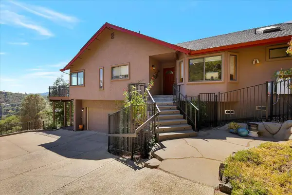 17506 Long Branch Court, Penn Valley, CA 95946