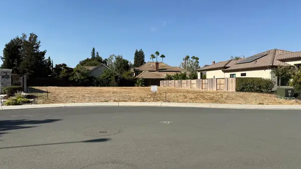 2425 Interlaken Court, Lodi, CA 95242