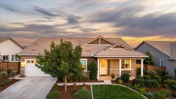 827 Lodge Way, Lincoln, CA 95648