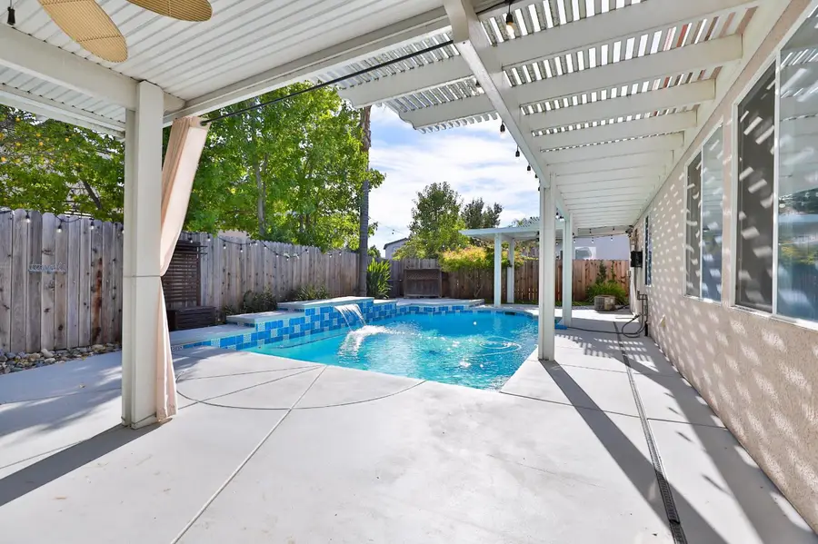 9404 Lyndley Plaza Way, Elk Grove, CA 95624 - #3