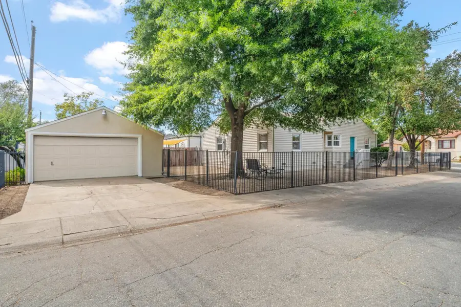 3926 12th Avenue, Sacramento, CA 95817 - #2