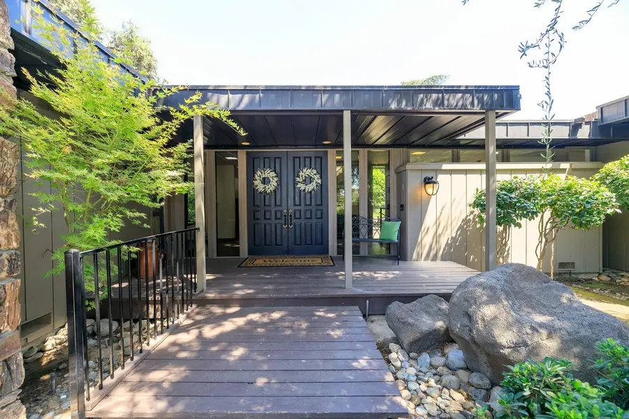 820 Charles Street, Hughson, CA 95326 - #2