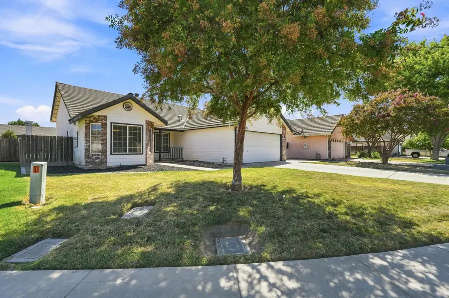 3031 W Loyola Court, Visalia, CA 93277 - #3