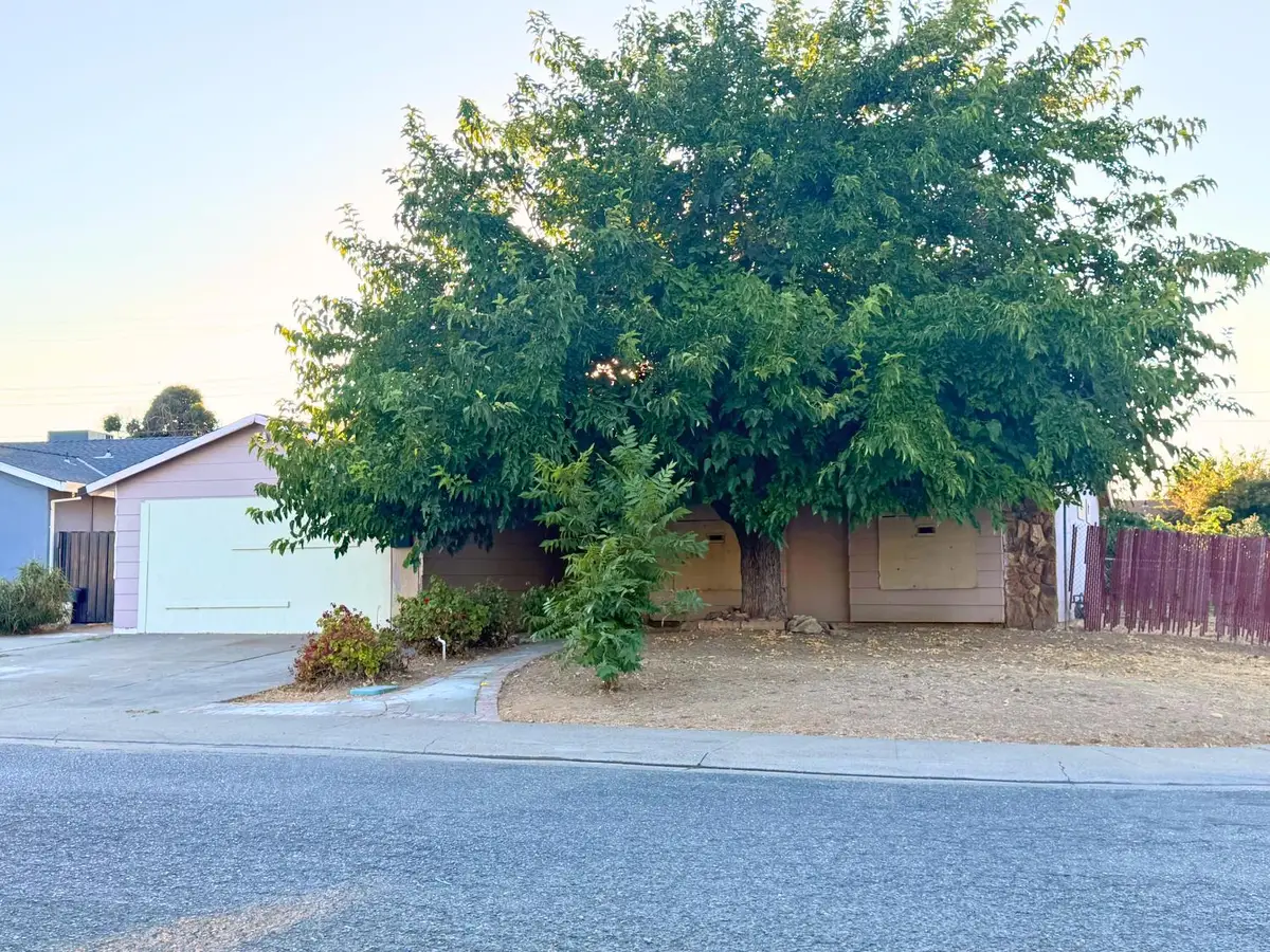 7300 Alden Way, Sacramento, CA 95828 - #1