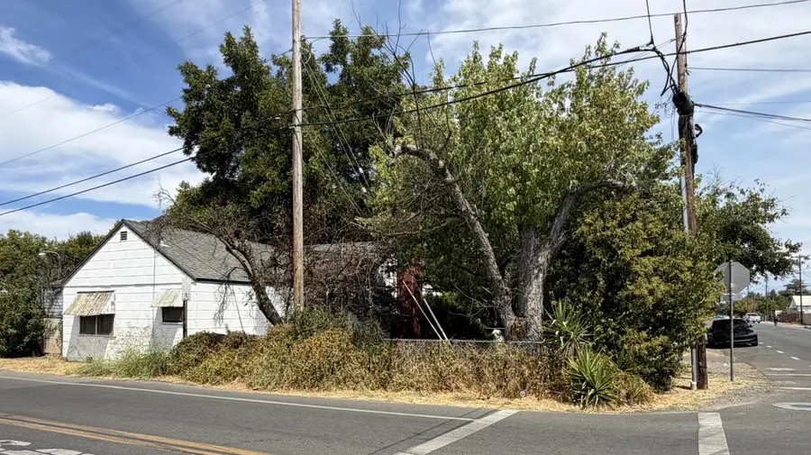 1113 Grand Ave, Olivehurst, CA 95961 - #2