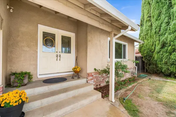 1484 Midland Court, Manteca, CA 95336