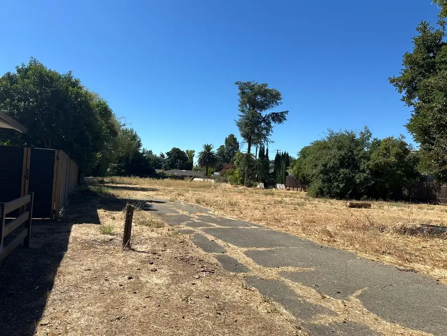 5011 Del Rio Road, Sacramento, CA 95822 - #2
