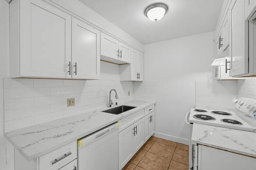 6400 66th Avenue #11, Sacramento, CA 95823 - #2