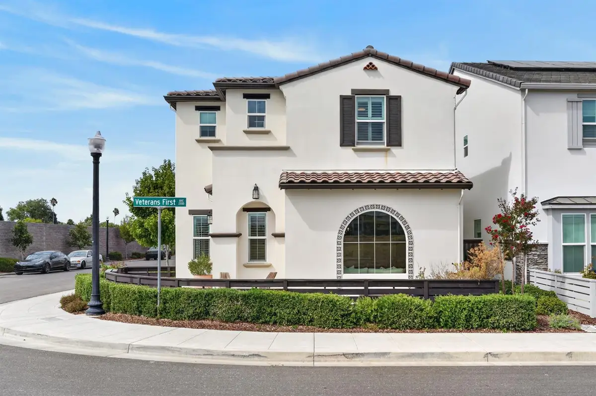 2318 Bronze Star Way, Sacramento, CA 95818 - #1