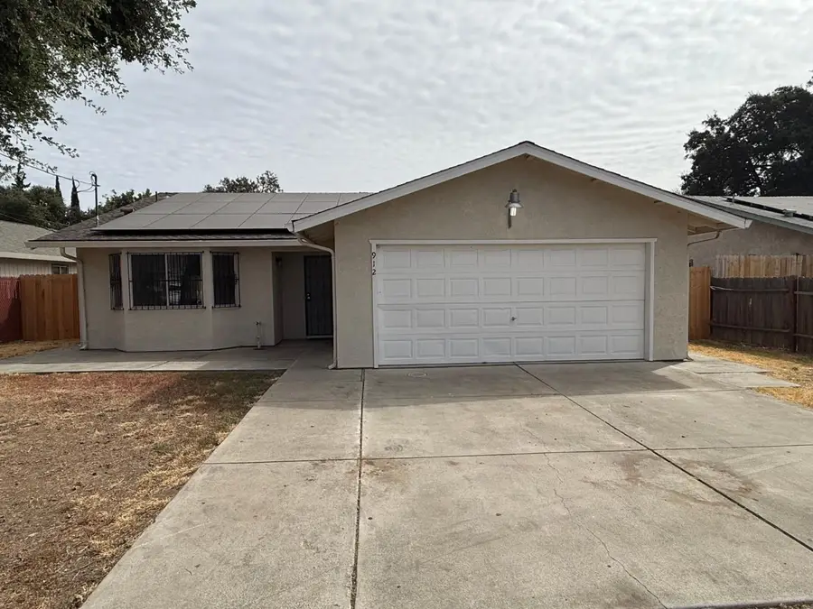 912 S Hinkley Avenue, Stockton, CA 95215 - #2