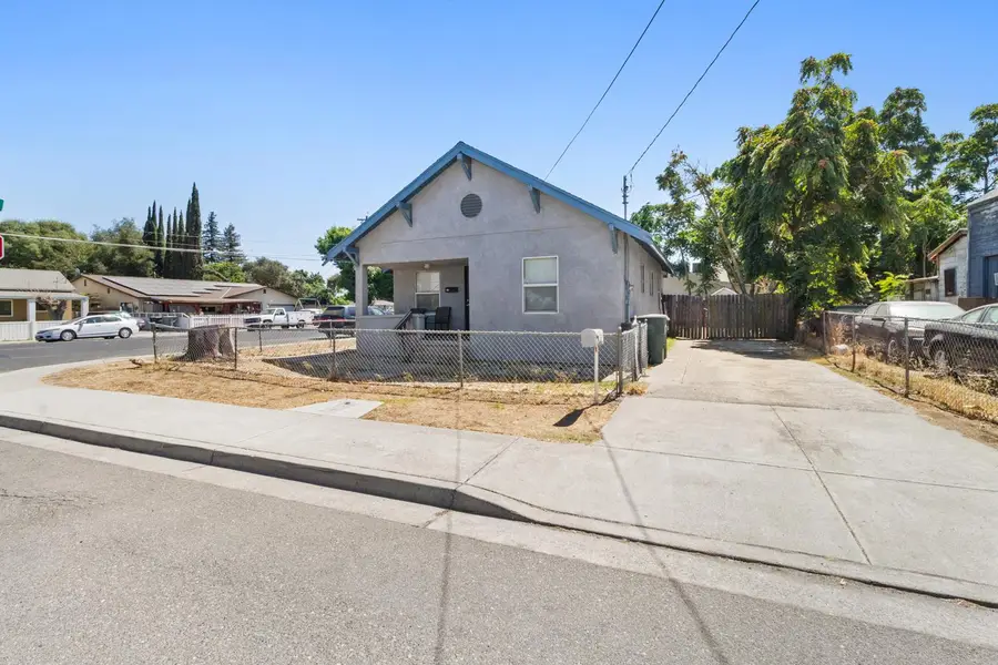 629 E H Street, Oakdale, CA 95361 - #2