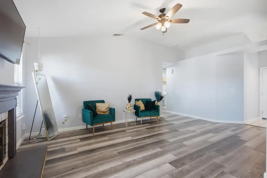 905 Herring Avenue, Rio Linda, CA 95673 - #2