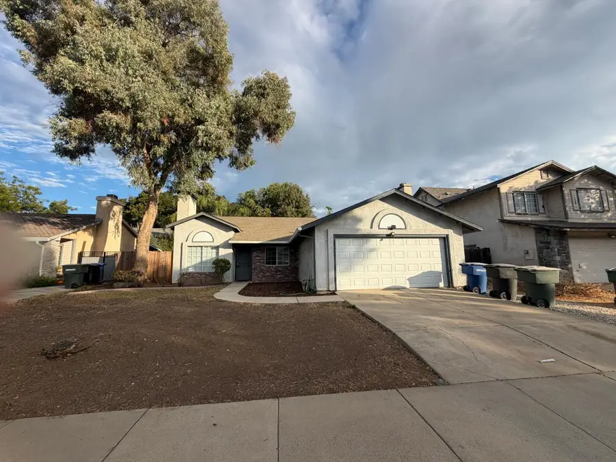 523 Chesterfield Drive, Patterson, CA 95363 - #3