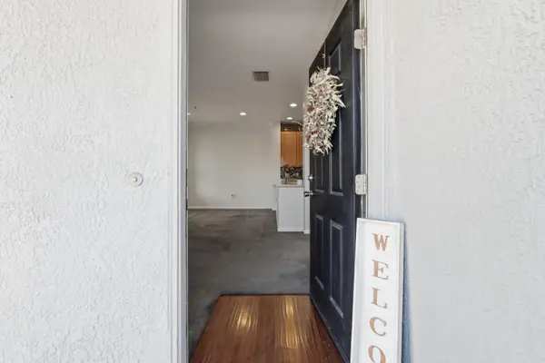 5201 Laguna Oaks Drive #14, Elk Grove, CA 95758