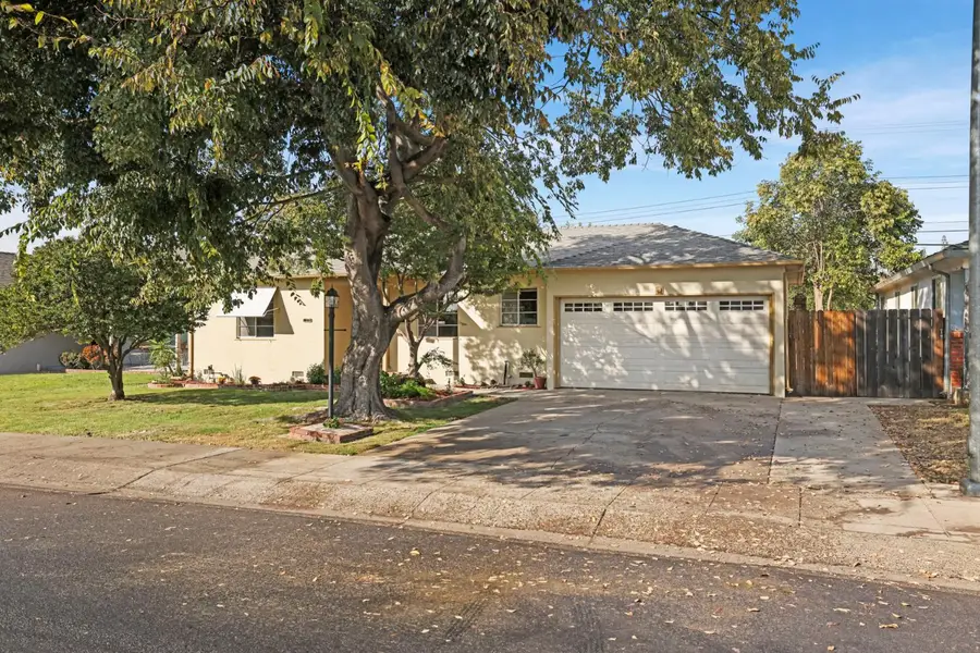 1325 Holly Drive, Lodi, CA 95242 - #2