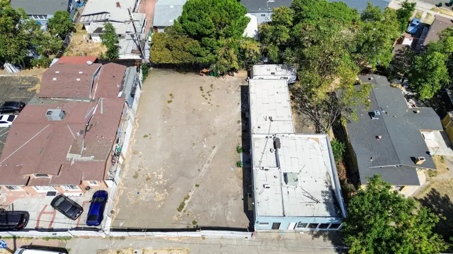 1133 E Harding Way, Stockton, CA 95205 - #2