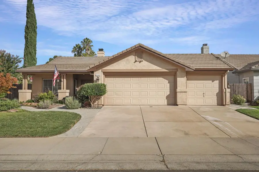 929 Lake Canyon Avenue, Galt, CA 95632 - #2