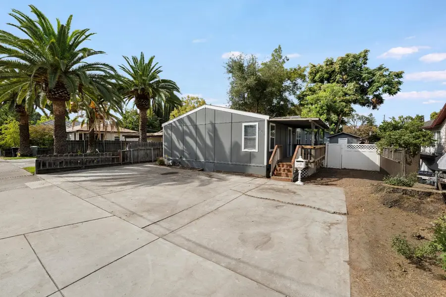 328 N 3rd Avenue, Oakdale, CA 95361 - #2