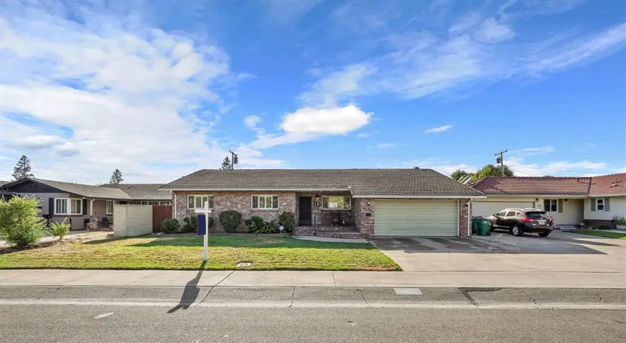 19 N Wellington Way, Lodi, CA 95242 - #3