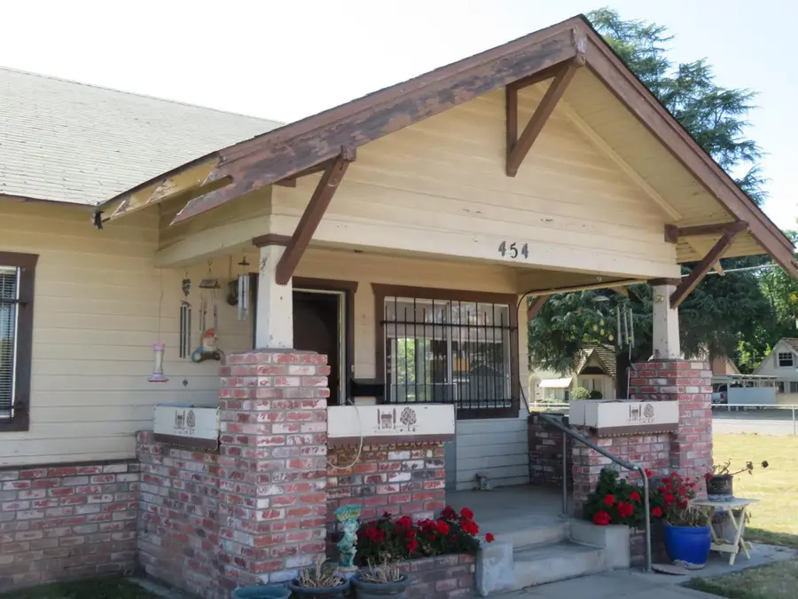 454 N 3rd Avenue, Oakdale, CA 95361 - #2